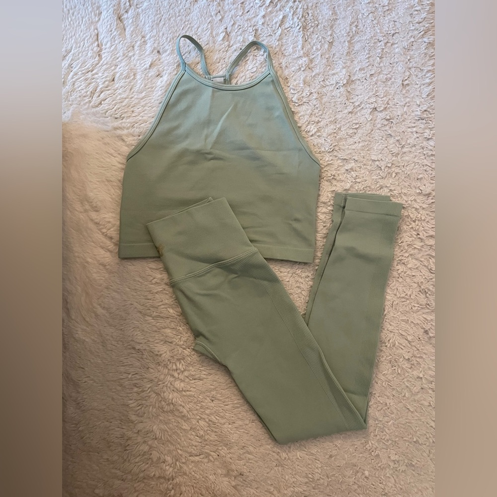 Aritzia Set